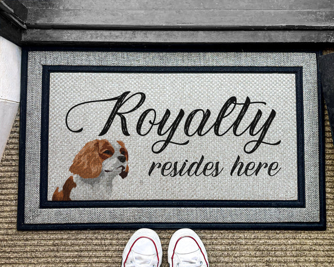 Royalty Lives Here King Charles Mat - Spaniel Dog Mat - Dog Lover Doormat - Funny Welcome Mat - Cavalier - Dog Gifts - Dog Gifts For Owners